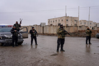 وزارة الدفاع السورية تمدد وقف إطلاق النار مع القوات الكردية 15 يومًا