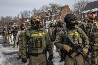 ترمب يدافع عن ضباط الهجرة بعد مقتل شخص في مينيابوليس