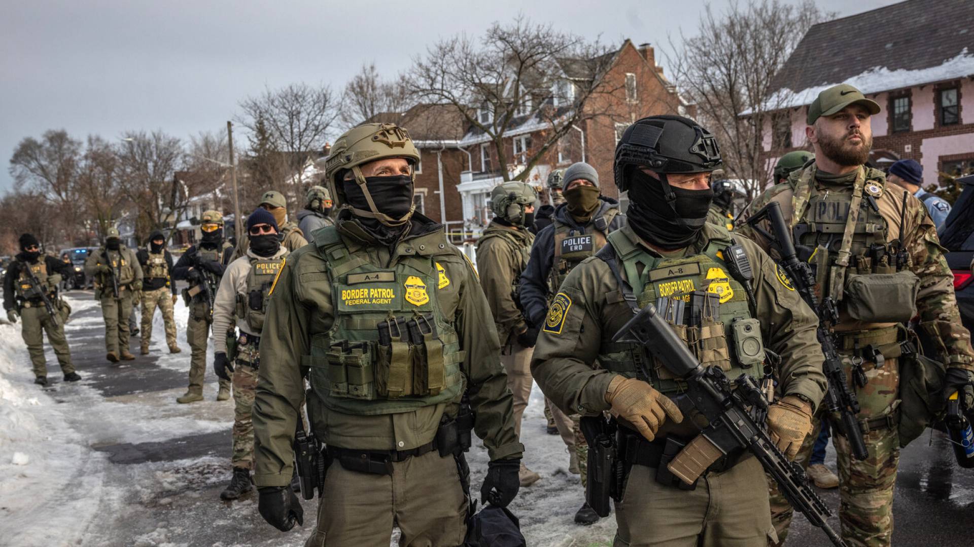 ترمب يدافع عن ضباط الهجرة بعد مقتل شخص في مينيابوليس