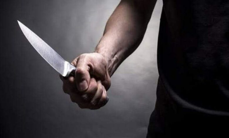 قتل شقيقته طعنا وسلم نفسه للأمن