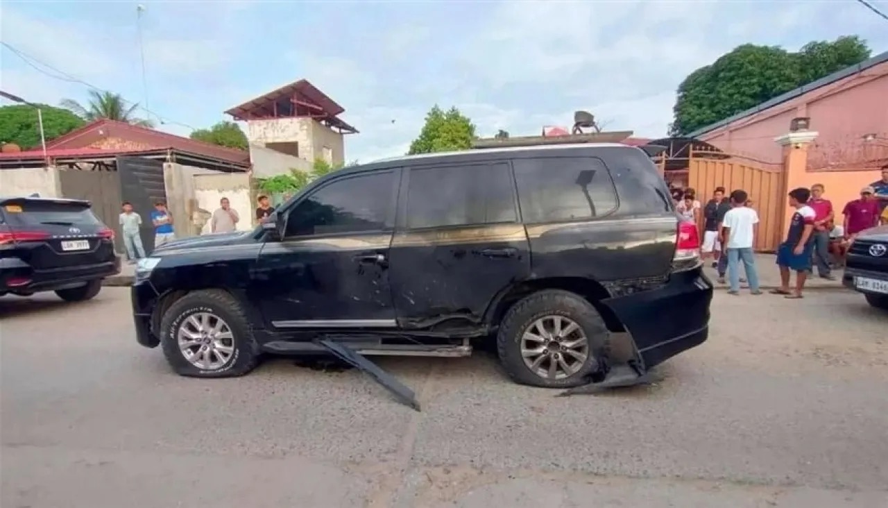 صورة حول : رئيس بلدية فلبيني ينجو من محاولة اغتيال بقذيفة "آر بي جي" رئيس بلدية فلبيني ينجو من محاولة اغتيال بقذيفة "آر بي جي"