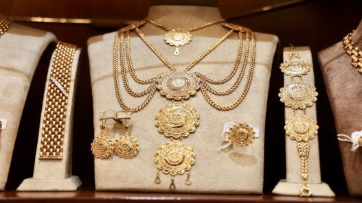 الذهب يقفز إلى أعلى مستوى قياسي في السوق المحلية