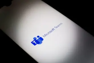 فرنسا تحظر استخدام المنصات الأمريكية للاجتماعات الحكومية وتدعم منصة محلية بحلول 2027