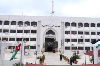 بلدية إربد الكبرى تعلن تنفيذ عطاء جديد لتعبيد وصيانة الطرق بمليون و800 ألف دينار