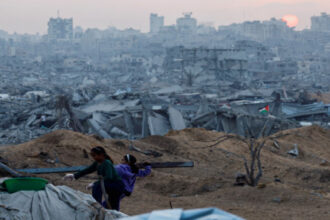 الجيش الإسرائيلي يبحث عن جثة آخر محتجز شمال غزة