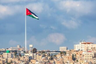 تقلبات جوية لافتة: دفء مؤقت يعقبه انخفاض حاد وأمطار منتصف الأسبوع