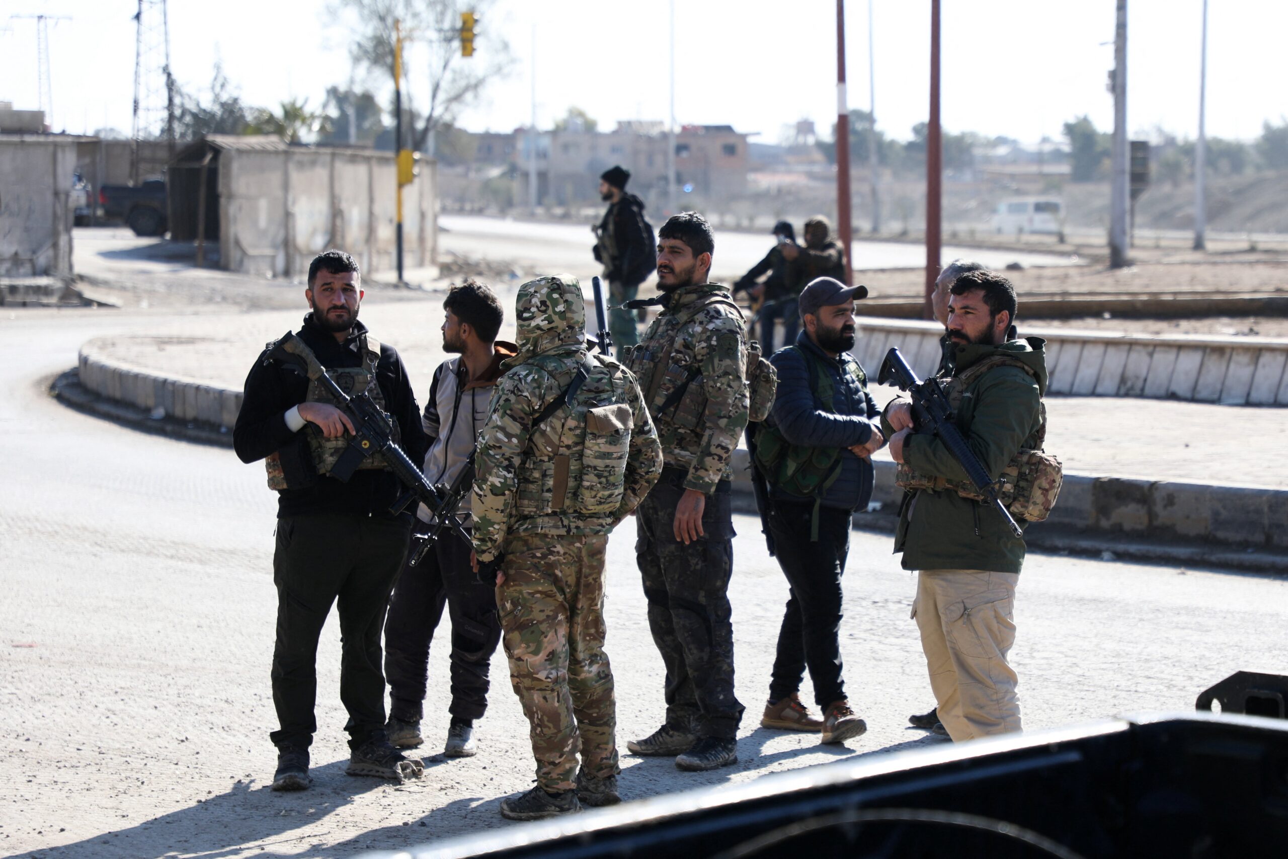 تركيا تحذر من خرق "قسد" لاتفاق وقف إطلاق النار في سوريا وعائلات سورية تطالب بجثث أبنائها