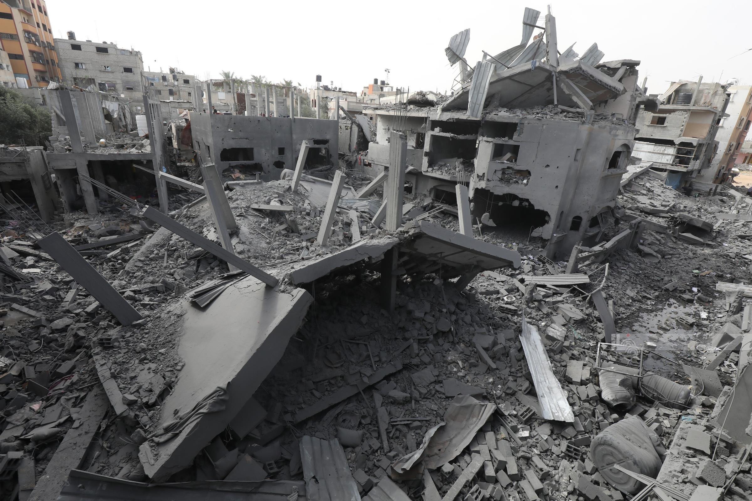 استشهاد فلسطينيين وإصابة آخرين في قصف إسرائيلي بمخيم المغازي وسط قطاع غزة