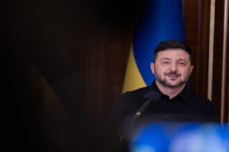 زيلينسكي: نتوقع التزام روسيا باتفاق عدم قصف كييف لمدة أسبوع