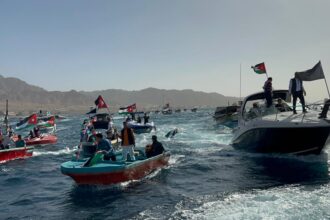 مسيرة بحرية مهيبة في العقبة احتفاءً بعيد ميلاد الملك عبدالله الثاني الـ64