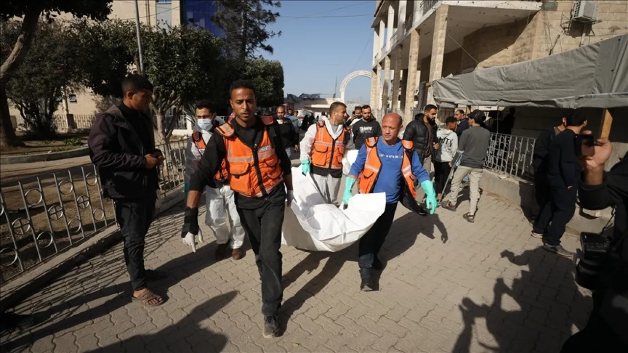 وصول جثامين 15 شهيدًا إلى مجمع الشفاء ضمن اتفاق وقف إطلاق النار