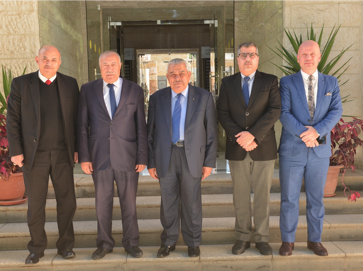 من جامعة البترا.. الروابدة يقدّم السردية الأردنية لدولة تأسست على الرسالة والدور القومي