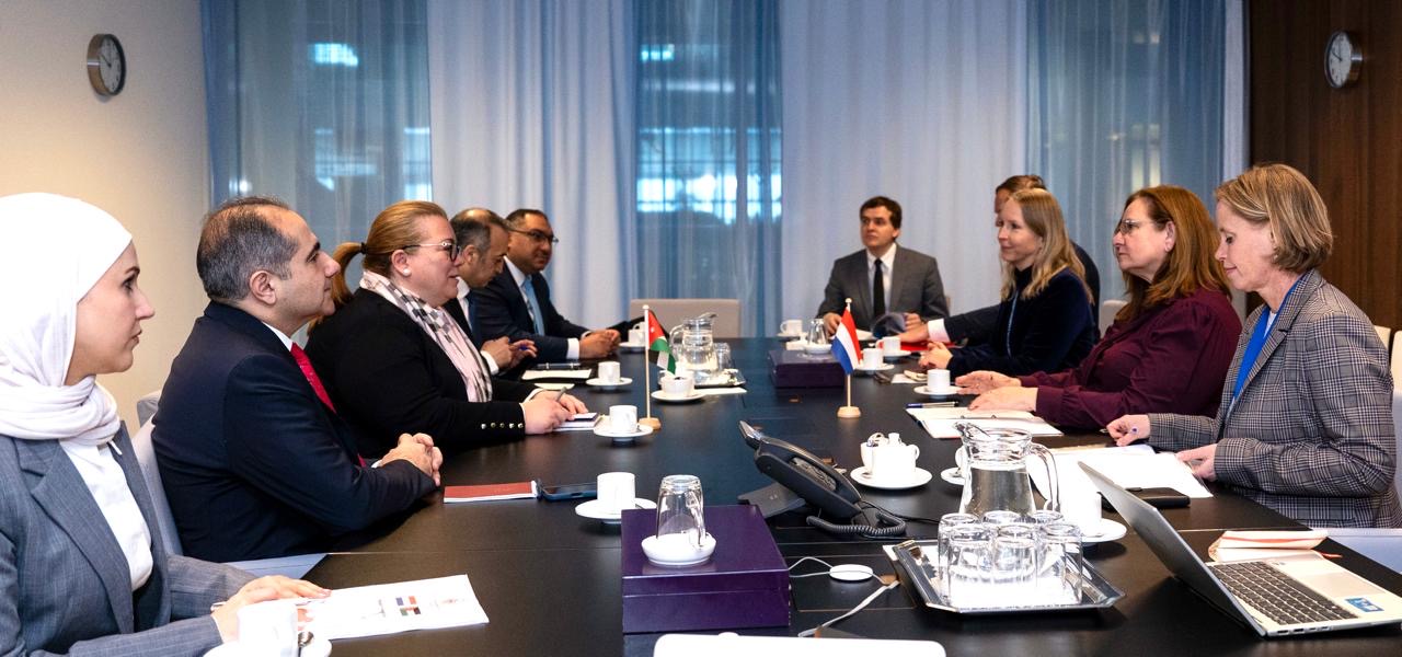 صورة حول : الوفد الوزاري يواصل جولته الأوروبية في هولندا تحضيرًا لمؤتمر الاستثمار الأردني–الأوروبي الوفد الوزاري يواصل جولته الأوروبية في هولندا تحضيرًا لمؤتمر الاستثمار الأردني–الأوروبي