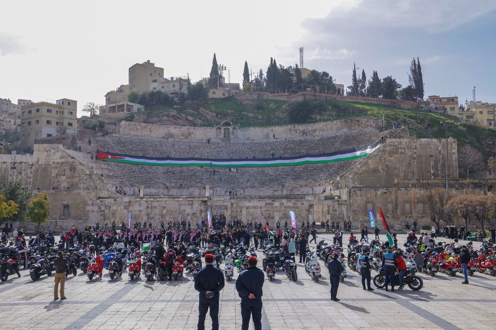 (بالفيديو) مسيرة ضخمة انطلقت من الشركة وجابت شوارع عمّان.. زين تحتفي بالعيد الرابع والستين لميلاد جلالة الملك