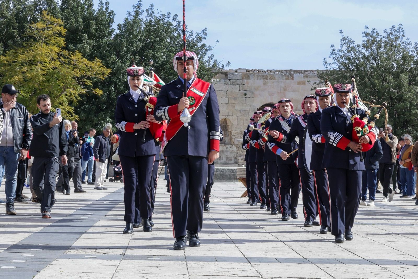 صورة حول : (بالفيديو) مسيرة ضخمة انطلقت من الشركة وجابت شوارع عمّان.. زين تحتفي بالعيد الرابع والستين لميلاد جلالة الملك (بالفيديو) مسيرة ضخمة انطلقت من الشركة وجابت شوارع عمّان.. زين تحتفي بالعيد الرابع والستين لميلاد جلالة الملك