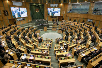  غياب أربعة نواب عن جلسة التأمين