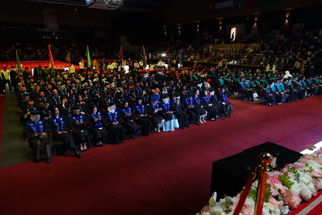 بالصور ... دولة الكباريتي يرعى اليوم الأول لإحتفال عمان الأهلية بتخريج طلبتها للفصل الأول من الفوج 33