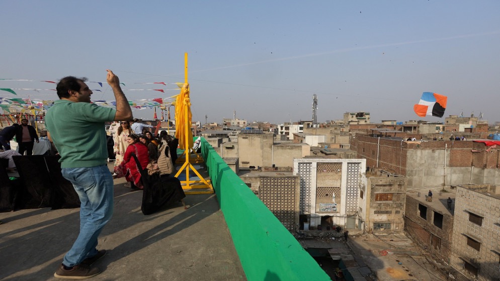 صورة حول : لاهور تعيد مهرجان بسنت بعد 18 عامًا لاهور تعيد مهرجان بسنت بعد 18 عامًا