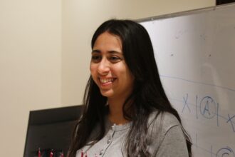 فرح أبو قاعود تحتفل بعيد ميلادها الثامن عشر