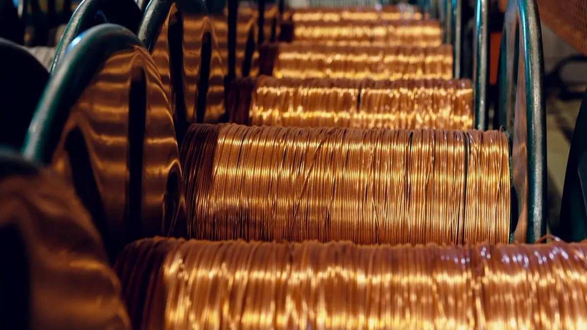 النحاس يتراجع بعد ذروته القياسية الأسبوع الماضي