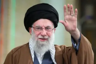 خامنئي يدعو لمسيرات حاشدة في ذكرى انتصار الثورة