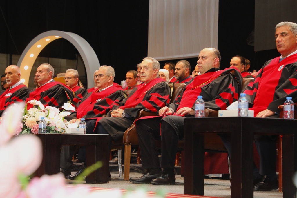 صورة حول : بالصور.. دولة الكباريتي يرعى اليوم الثاني لإحتفال عمان الاهلية بتخريج طلبة الفصل الاول من الفوج 33 بالصور.. دولة الكباريتي يرعى اليوم الثاني لإحتفال عمان الاهلية بتخريج طلبة الفصل الاول من الفوج 33