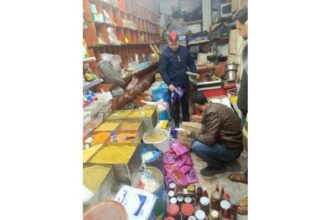 إربد تتلف 112 كيلوغرامًا من مواد غذائية منتهية الصلاحية