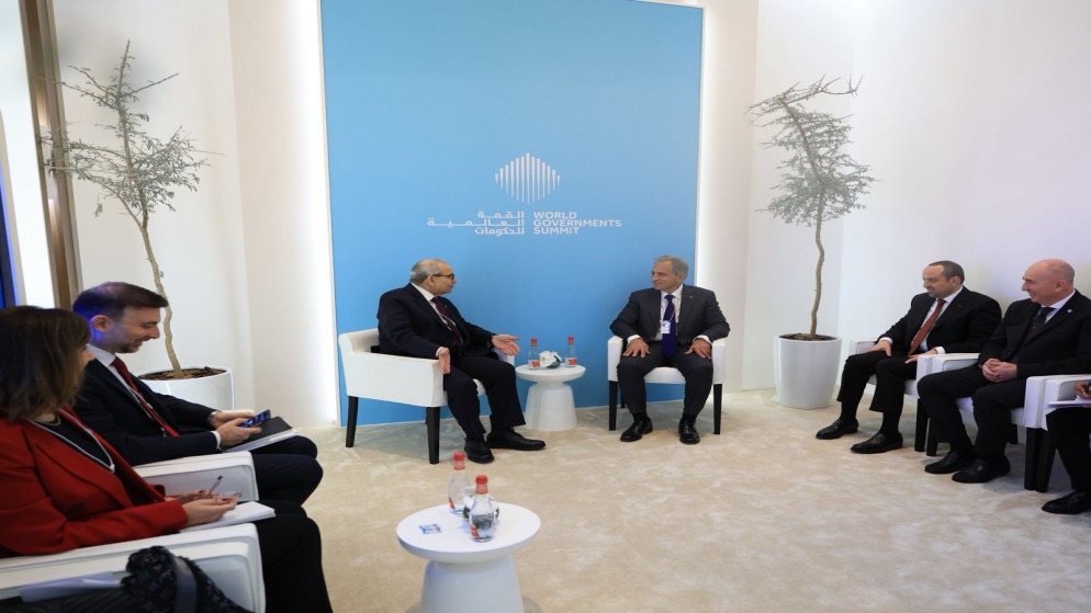 صورة حول : حسان يلتقي قادة عرب خلال القمة العالمية للحكومات في دبي حسان يلتقي قادة عرب خلال القمة العالمية للحكومات في دبي