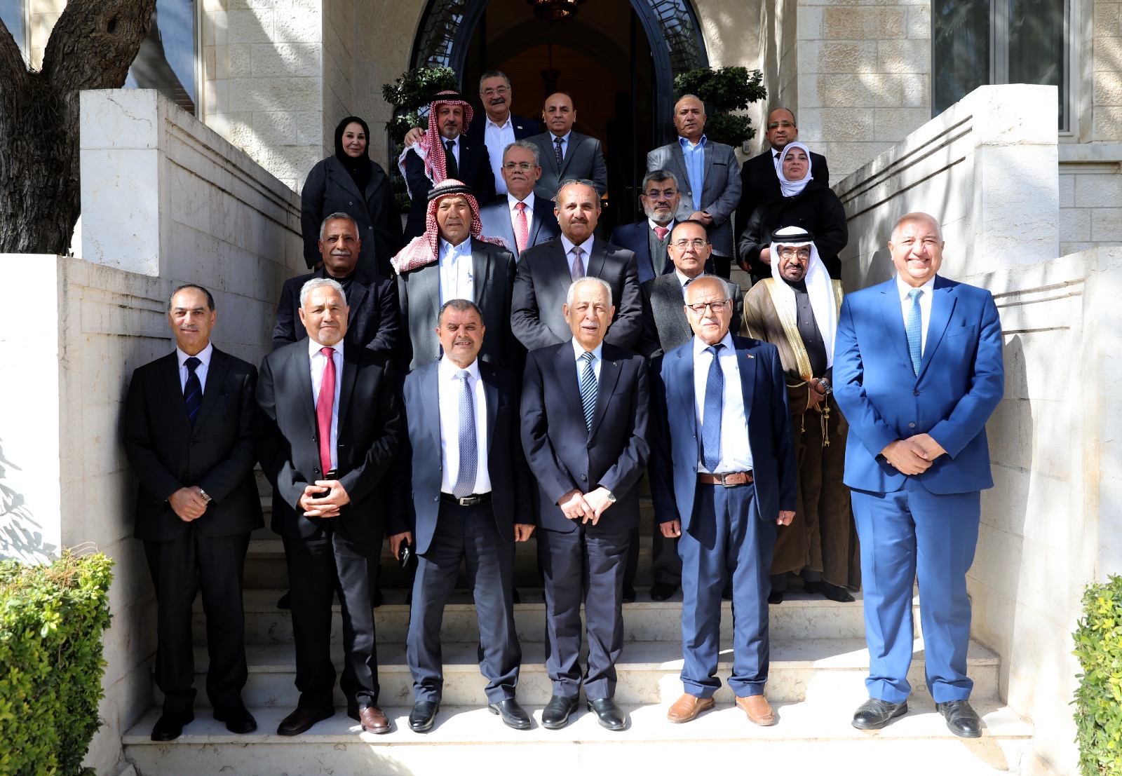 صورة حول : *العيسوي: الرؤية الملكية الاستشرافية تعزز منعة الأردن وقدرته أمام التحديات* *العيسوي: الرؤية الملكية الاستشرافية تعزز منعة الأردن وقدرته أمام التحديات*
