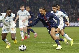 خماسية سان جيرمان تعيده للصدارة بثنائية ديمبلي