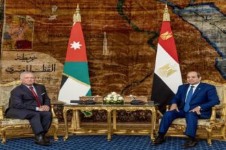 عاجل | الملك والسيسي يؤكدان ضرورة تنفيذ وقف الحرب في غزة