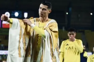 بشت رونالدو يشعل الطلبات بأكثر من 1000 عملية شراء خلال ساعات