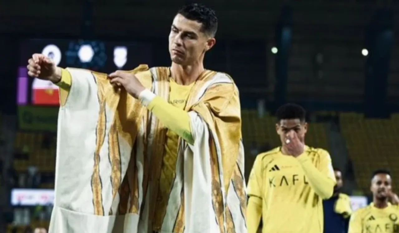 صورة حول : بشت رونالدو يشعل الطلبات بأكثر من 1000 عملية شراء خلال ساعات بشت رونالدو يشعل الطلبات بأكثر من 1000 عملية شراء خلال ساعات