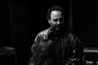 فارس الغناء العربي عاصي الحلاني يطرح أغنيته الجديدة بعنوان " بلون الليل "