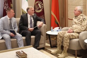 رئيس هيئة الأركان يستقبل وفداً أميركياً لتعزيز الحوكمة الأمنية