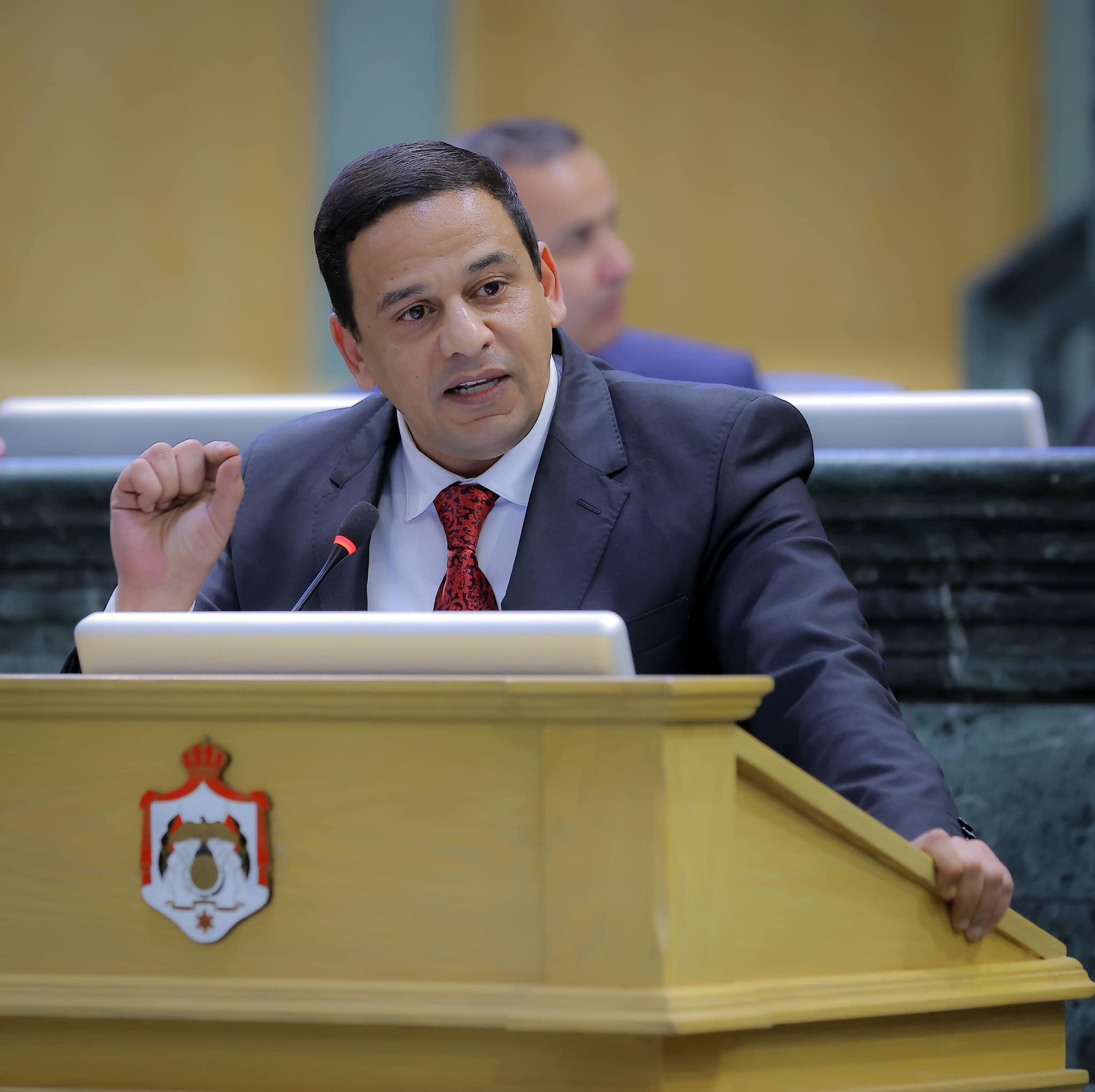 أيمن أبو هنية: المادة 13 تضمن الشفافية والمنافسة وتمنع الاحتكار