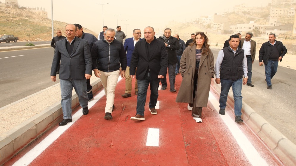 الشواربة يفتتح شارع وممشى الرحاب في منطقة النصر