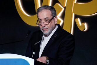 وزير الخارجية الإيراني يصل جنيف للجولة الثانية من محادثات النووي