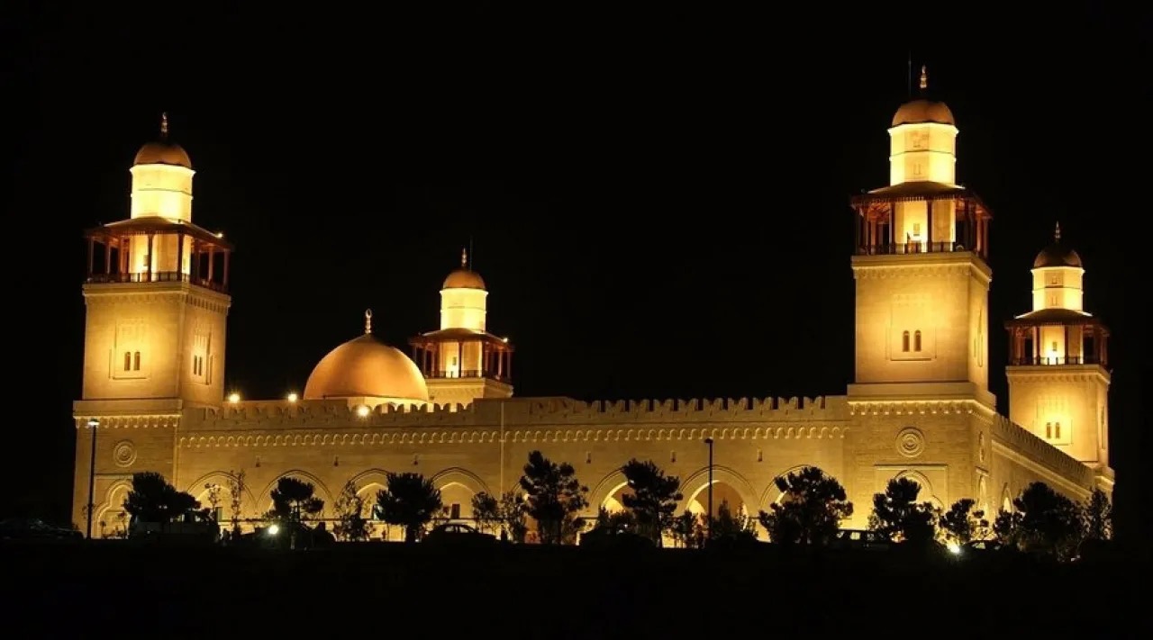 عاجل | تعديل فترات انتظار إقامة الصلاة في رمضان بالأردن