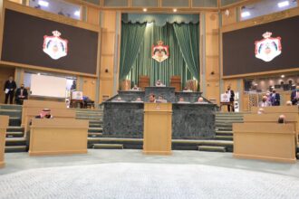 "من أنت" تحت قبة البرلمان والمطالبة بلجنة السلوك