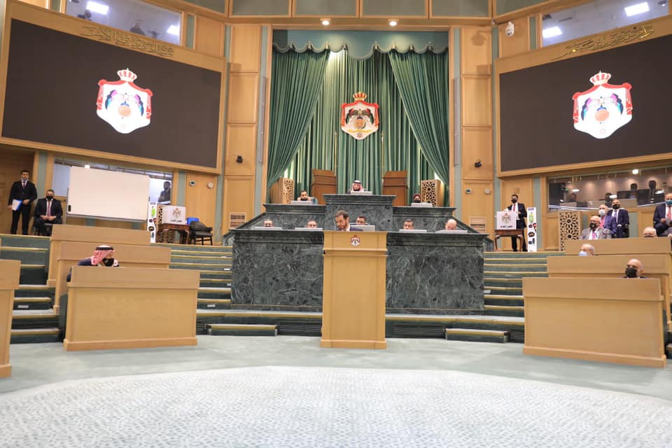 "من أنت" تحت قبة البرلمان والمطالبة بلجنة السلوك