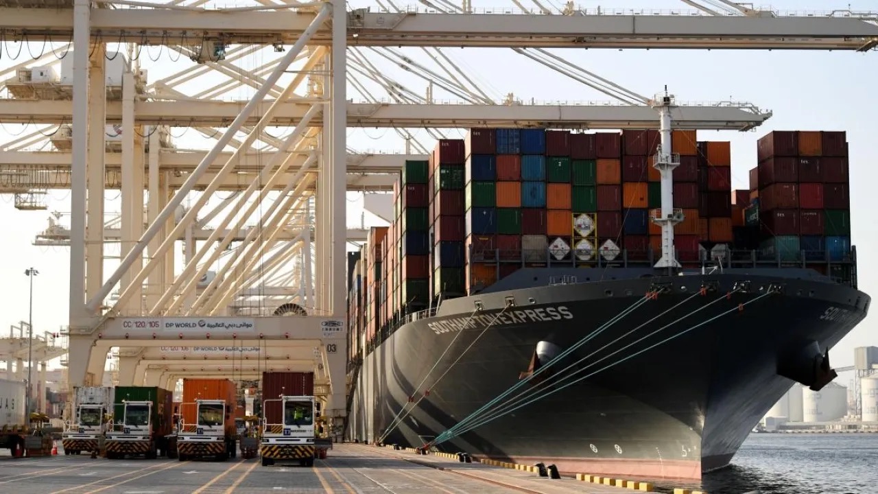 فضيحة إبستين تهز موانئ دبي العالمية واستثماراتها تتوقف