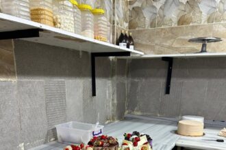 عاجل| الغذاء والدواء تغلق مشغل حلويات مخالف