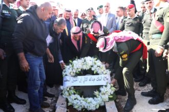 مندوبا عن الملك وولي العهد... العيسوي يشارك في تشييع جثمان رئيس الوزراء الاسبق أحمد عبيدات