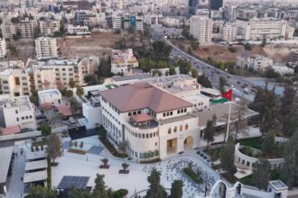 الحكومة تدرس مقترح عطلة ثلاثة أيام أسبوعيًا