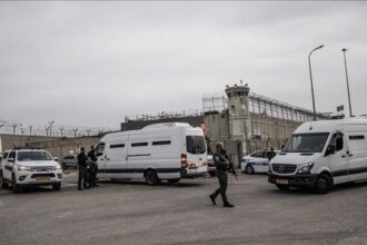 حركة حماس: التنكيل بأسرى سجن عوفر جريمة حرب