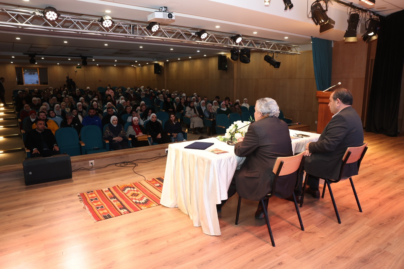 ربيحات من "منتدى العصرية": الجيل المعلق... من المسؤول؟