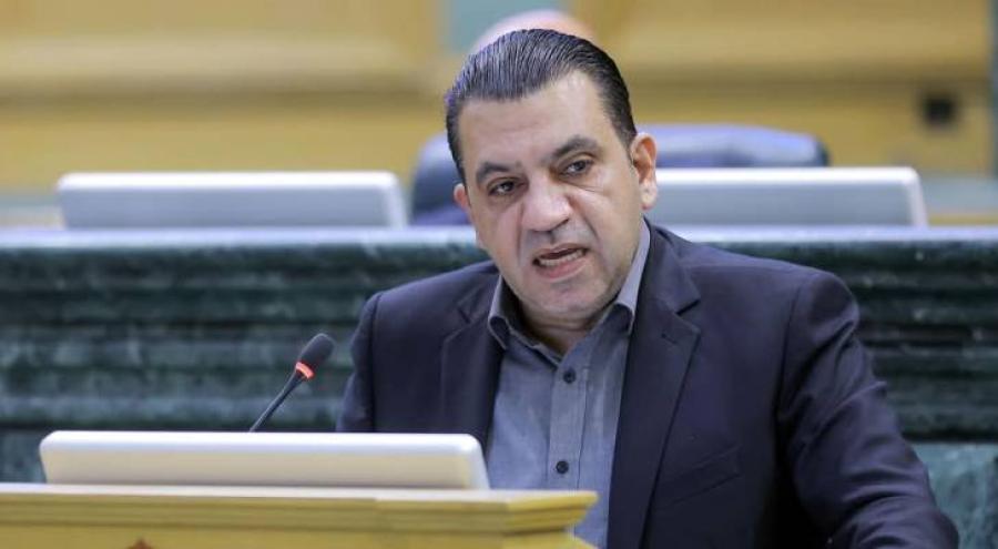 السعود: الشاب لا يجد حتى حق الحلاقة أو كاسة شاي