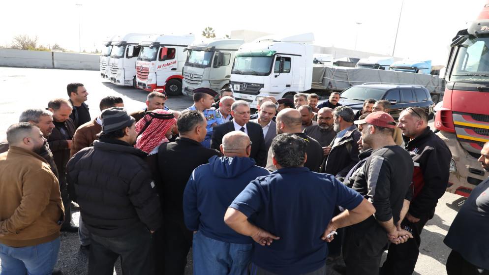 الفراية يتفقد سير العمل بمركز جابر