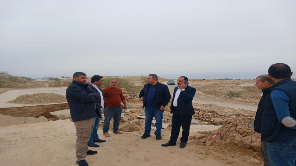 صورة حول : أمين سلطة وادي الأردن يتفقد صيانة طريق دافوس–الشونة أمين سلطة وادي الأردن يتفقد صيانة طريق دافوس–الشونة